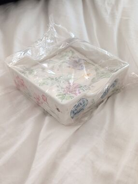 Lenox Butterfly Meadow Porcelain Napkin Box - White with Butterfly Marking